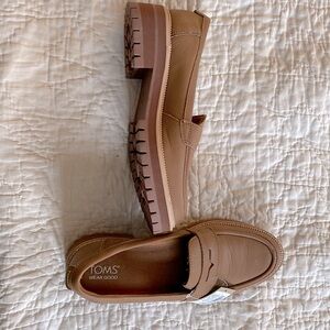 Toms Cara leather loafer.